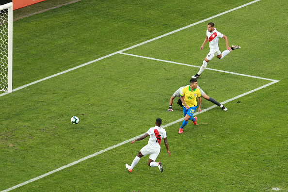 Brazil 5-0 Peru: Chiến thắng bàn tay nhỏ đưa Selecao nhất bảng A